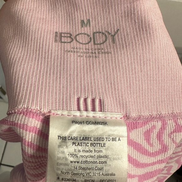 Pink work out shorts - Picture 2 of 2